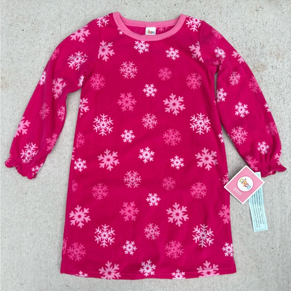 Super Soft Pink Fleece Snowflake Girls Nightgown, size M (7/8) New with tags